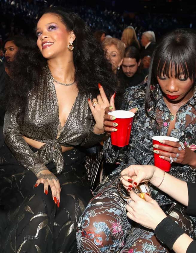 Rihanna using red solo cups